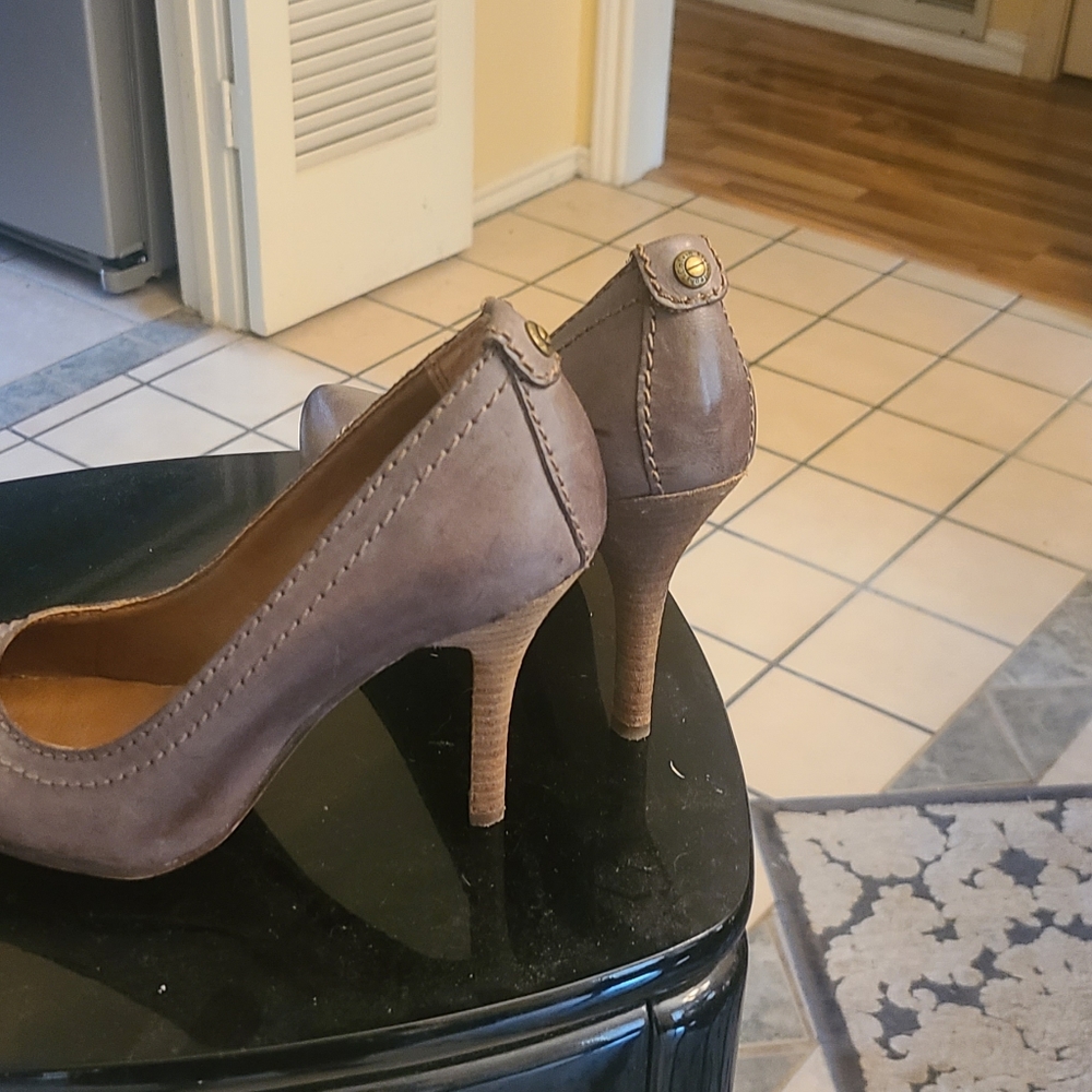 Shoes - Picture 13 of 16